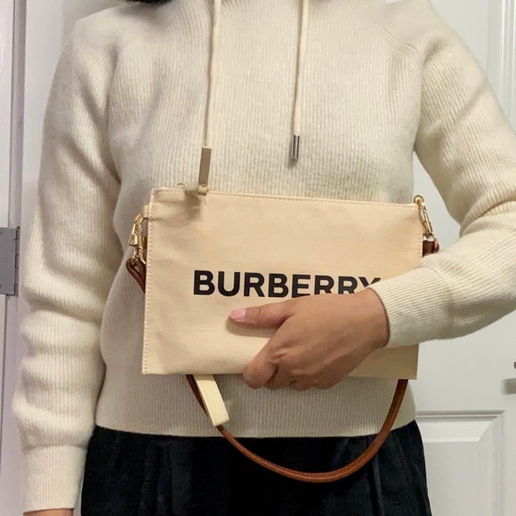 🆕 Burberry Cosmetic Pouch Converted Shoulder Bag with Wristlet Beige - Picture 4 of 13